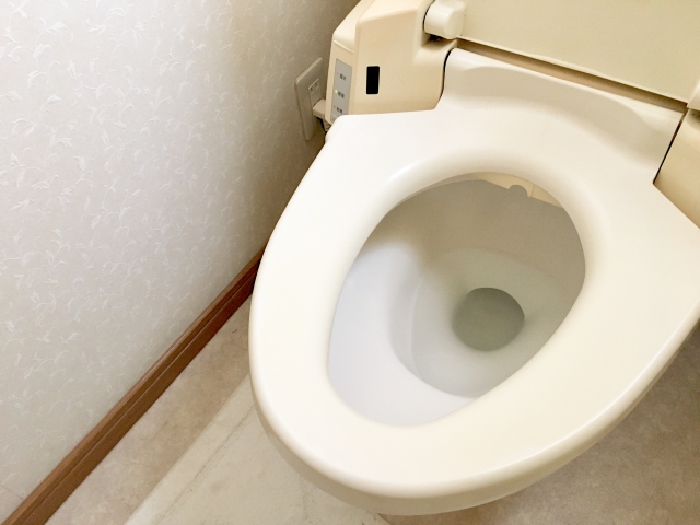 トイレの黒ずみ汚れの原因とお掃除方法