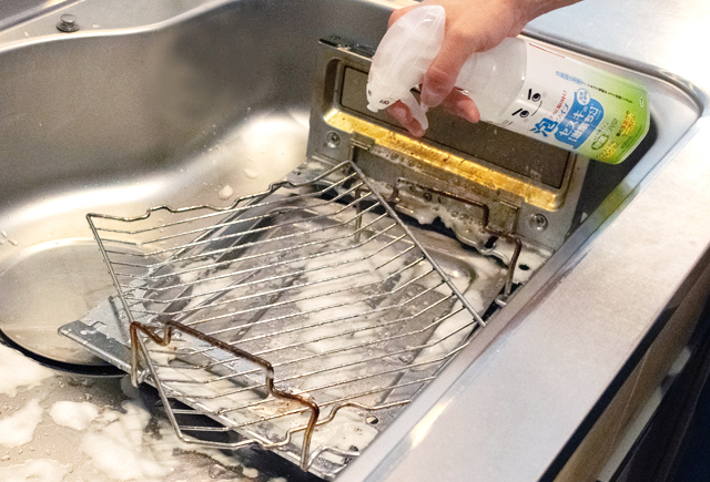 セスキ炭酸ソーダでカンタンにキレイ！魚焼きグリルのお掃除方法をご紹介！